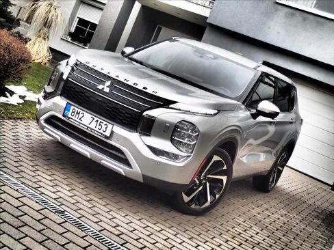 Mitsubishi Outlander SUV / Terénní 2,4 l 162 kw
