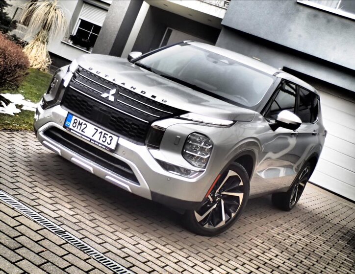 Mitsubishi Outlander SUV / Terénní 2,4 l 162 kw