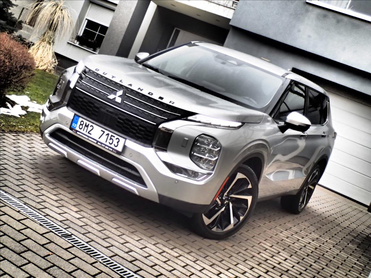 Mitsubishi Outlander SUV / Terénní 2,4 l 162 kw
