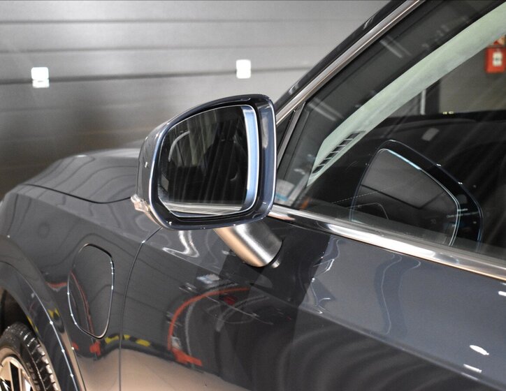 Volvo XC90 SUV / Terénní 2,0 l 335 kw