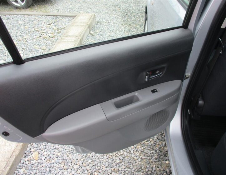 Subaru Justy Hatchback 998,0 51 kw