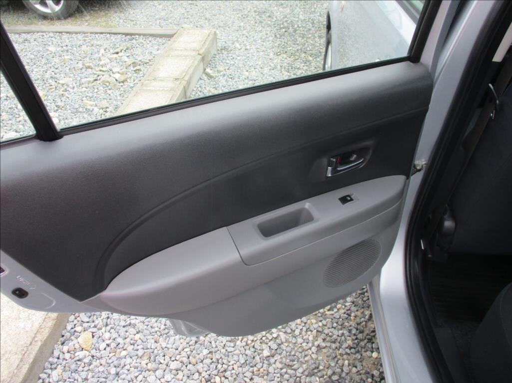 Subaru Justy Hatchback 998,0 51 kw