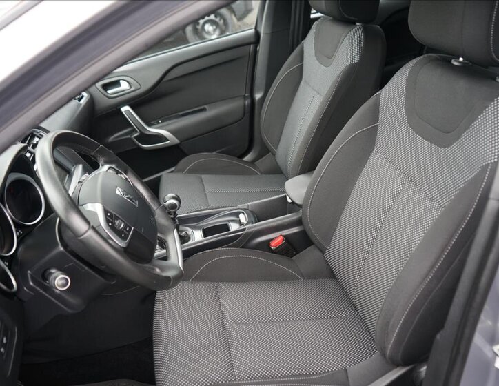 DS Automobiles DS4 Hatchback 1,6 l 88 kw