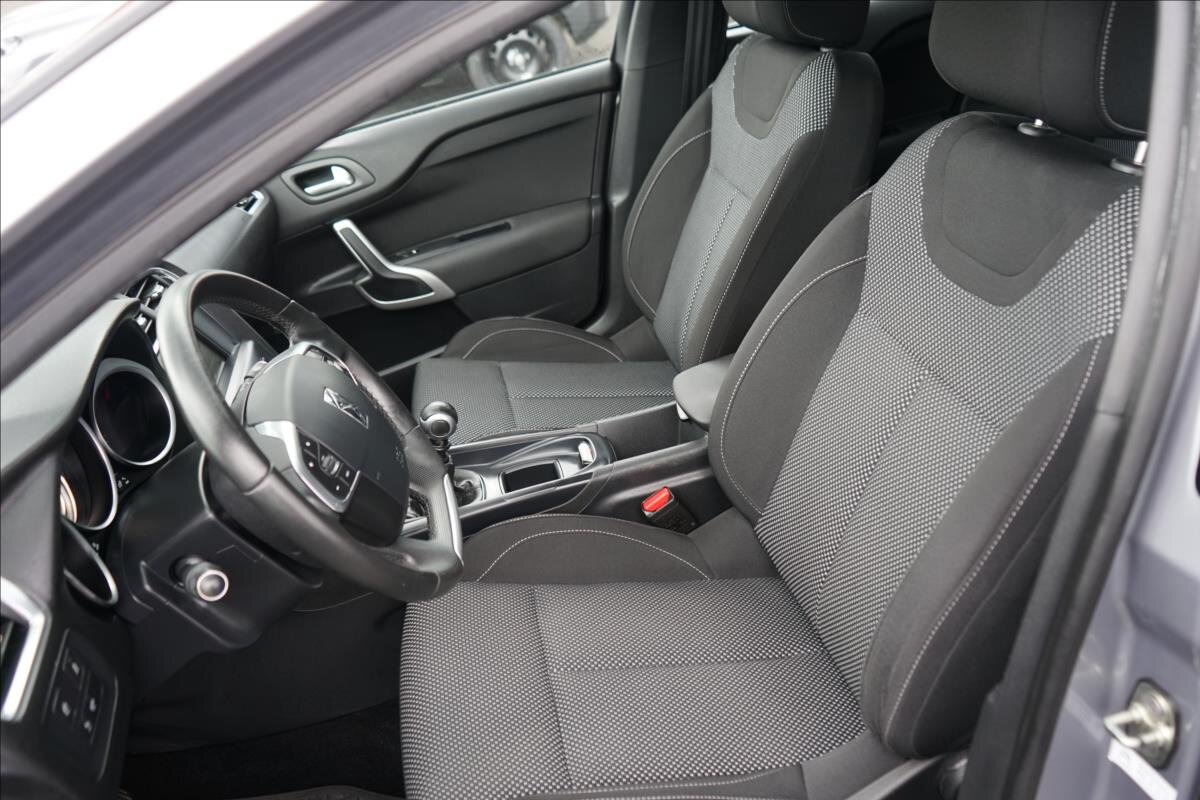 DS Automobiles DS4 Hatchback 1,6 l 88 kw