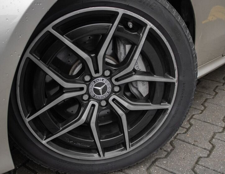 Mercedes-Benz Třídy E 12