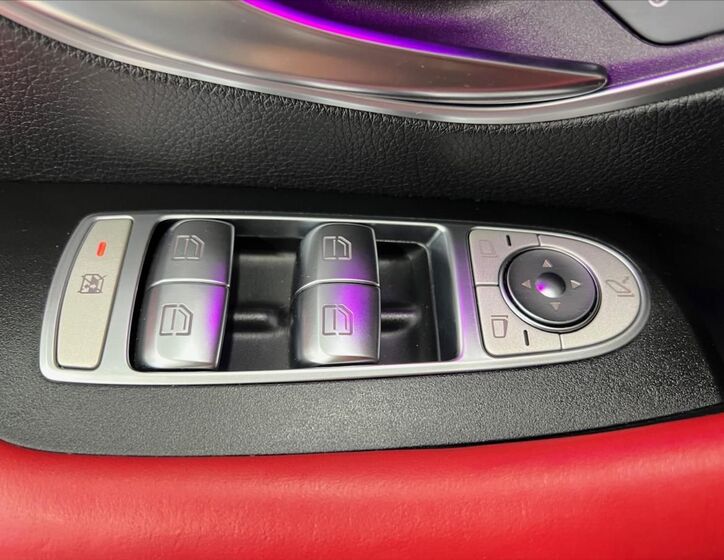 Mercedes-Benz Třídy E 32