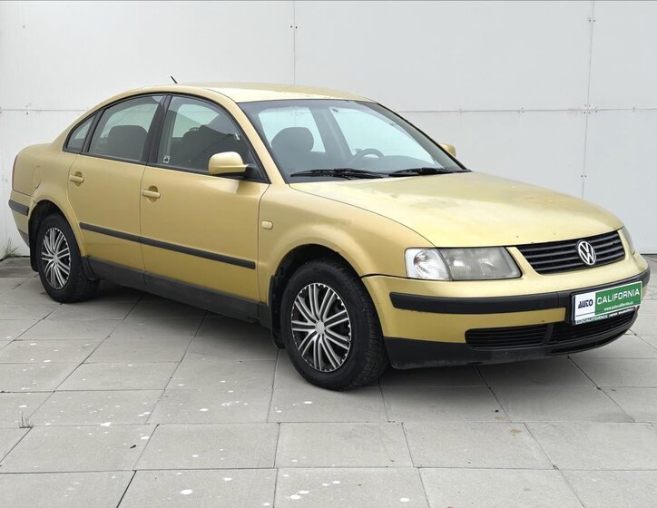 Volkswagen Passat Sedan / Limuzína 1,9 l 81 kw