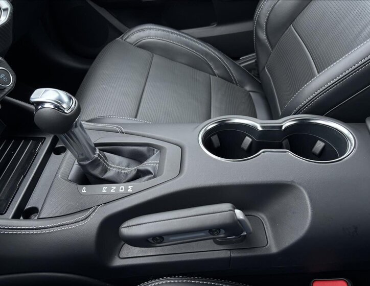 Ford Mustang Kupé 5,0 l 328 kw