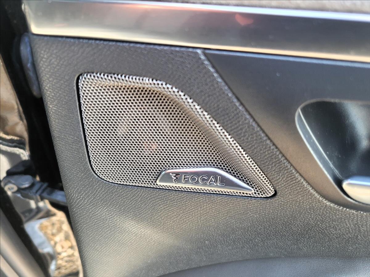 Peugeot 3008 SUV 1,6 l 133 kw