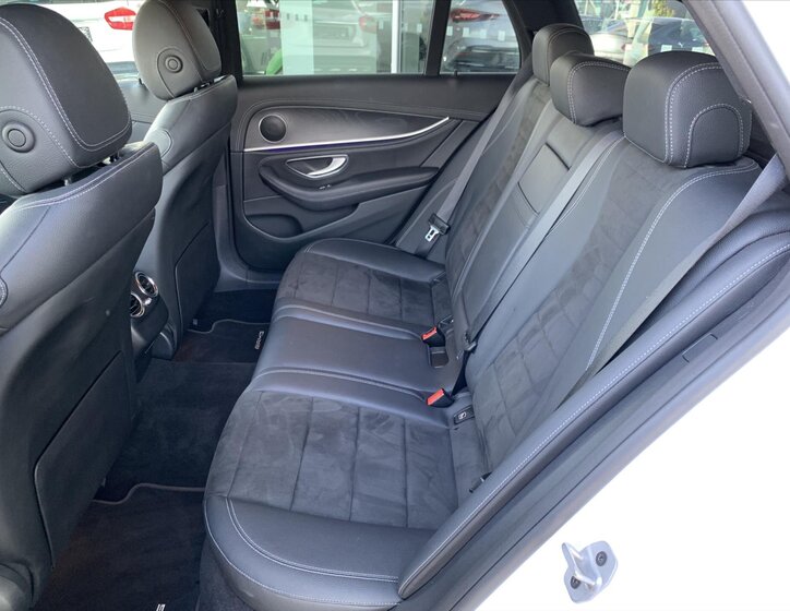 Mercedes-Benz Třídy E 27