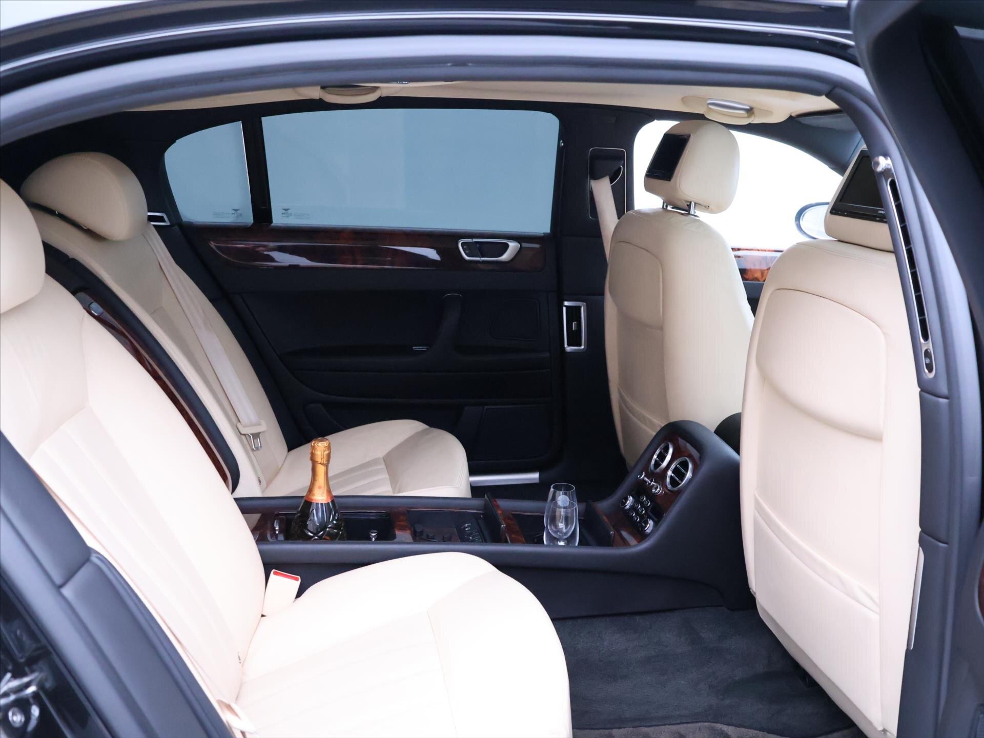 Bentley Continental Flying Spur Sedan / Limuzína 6,0 l 412 kw