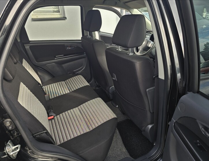 Suzuki SX4 28