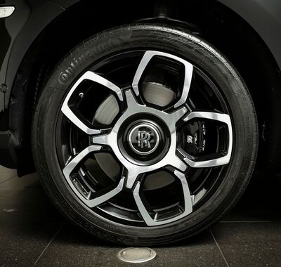 Rolls-Royce Cullinan 25