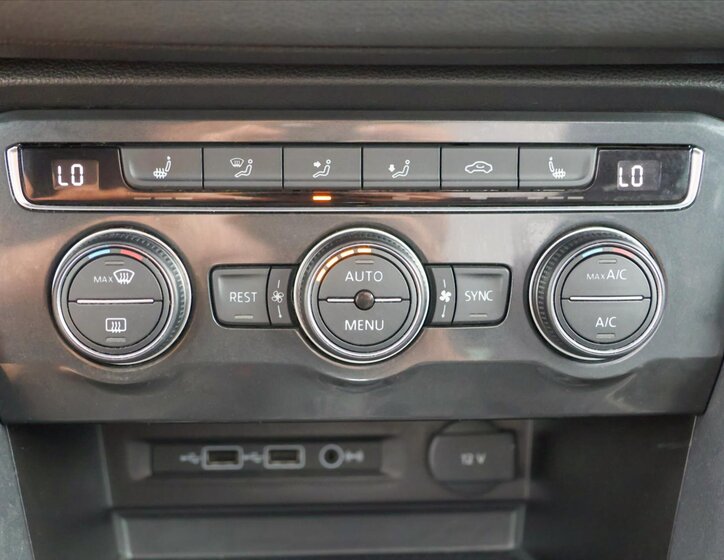 Volkswagen Tiguan 30