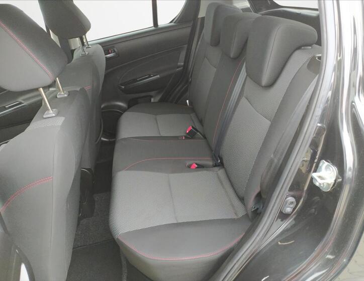 Suzuki Swift 16