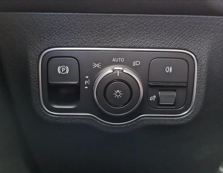 Mercedes-Benz EQB 11