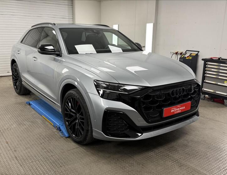 Audi Q8 1