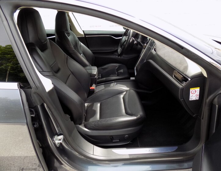 Tesla Model S 15