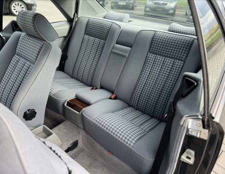 Mercedes-Benz 124 12