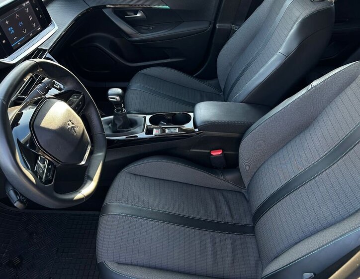 Peugeot 2008 SUV 1,2 l 74 kw