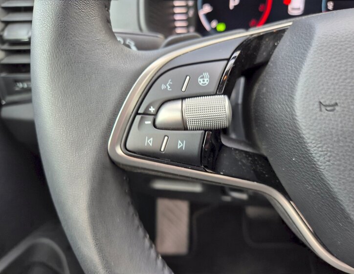 Škoda Karoq SUV 1,5 l 110 kw