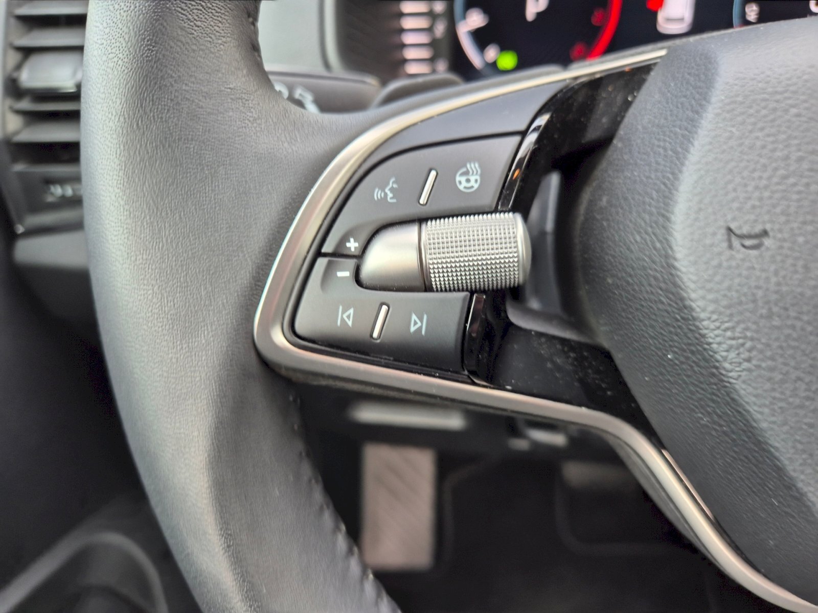 Škoda Karoq SUV 1,5 l 110 kw