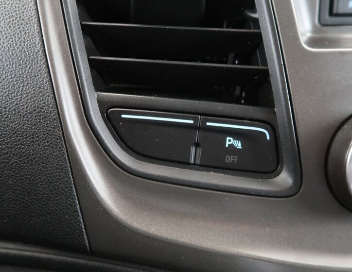 Ford Transit Custom Skříň 2,0 l 77 kw