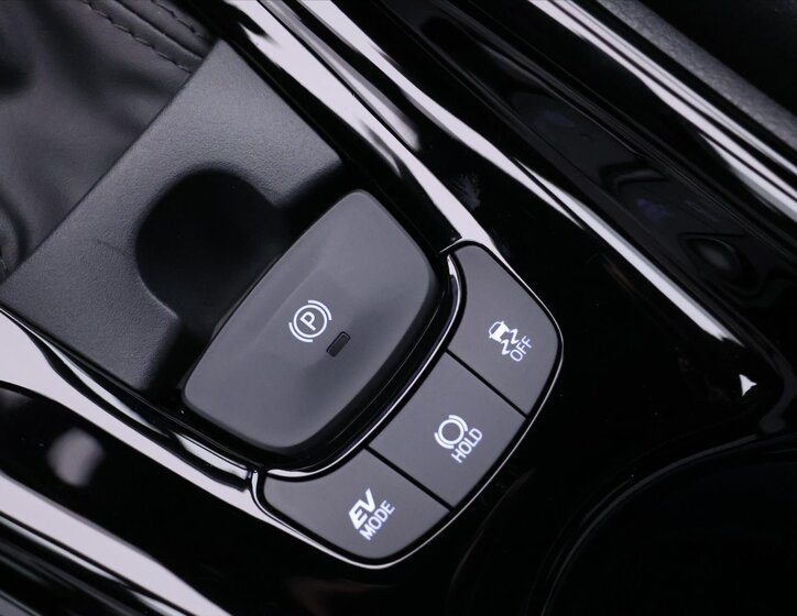 Toyota C-HR SUV 1,8 l 72 kw