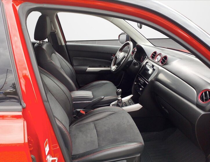 Suzuki Vitara SUV / Terénní 1,4 l 103 kw
