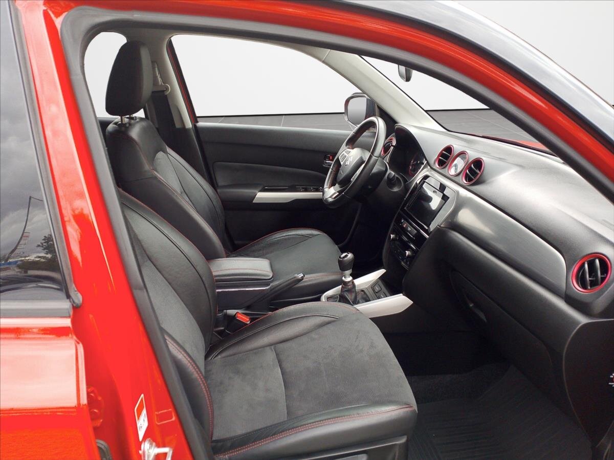 Suzuki Vitara SUV / Terénní 1,4 l 103 kw