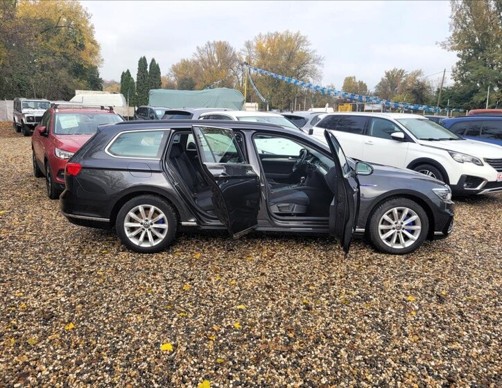 Volkswagen Passat Kombi 1,4 l 160 kw
