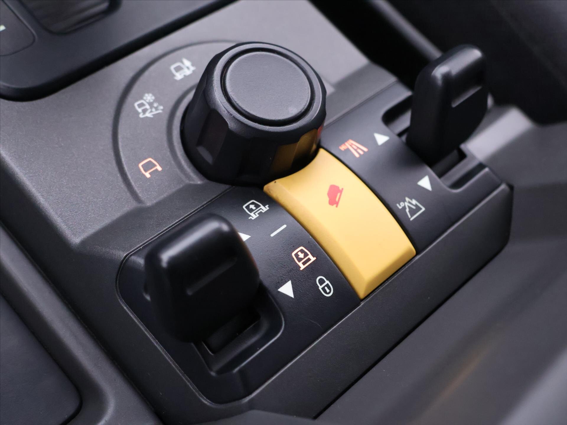 Land Rover Discovery SUV / Terénní 2,7 l 140 kw