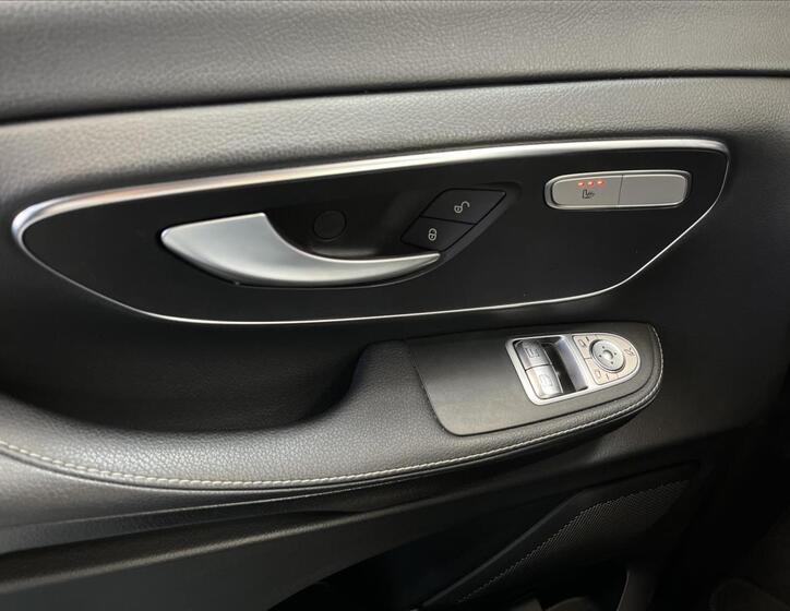 Mercedes-Benz Třídy V 12