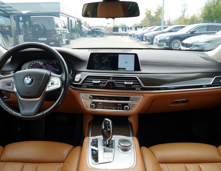 BMW Řada 7 24