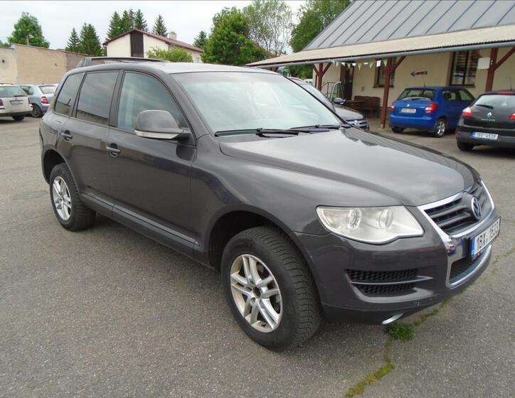 Volkswagen Touareg 1