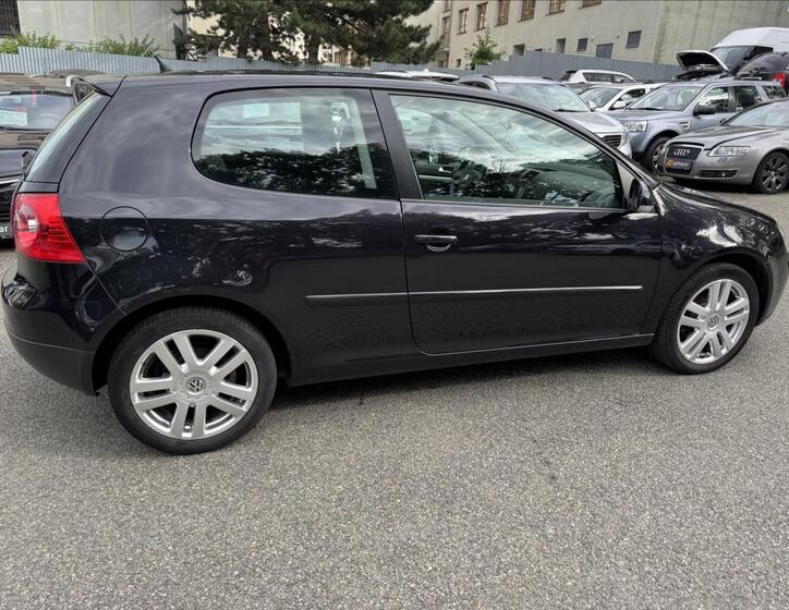 Volkswagen Golf 11