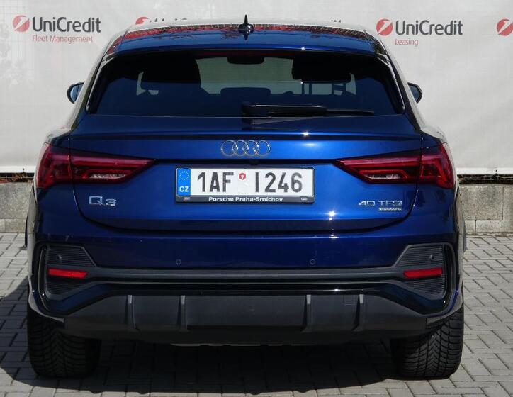 Audi Q3 4