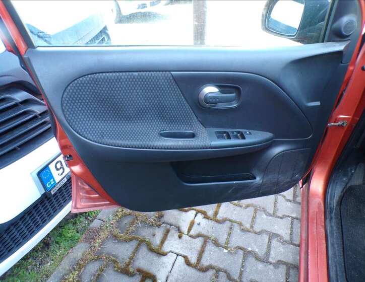 Nissan Note Kombi 1,4 l 65 kw