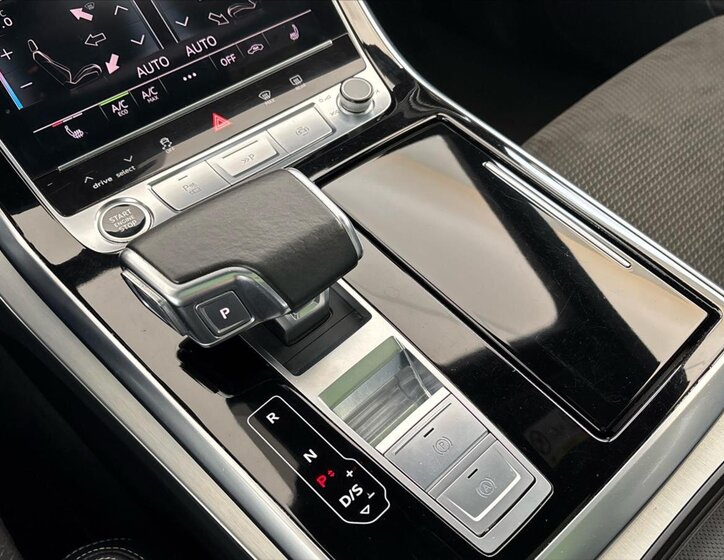 Audi Q8 SUV / Terénní 3,0 l 250 kw