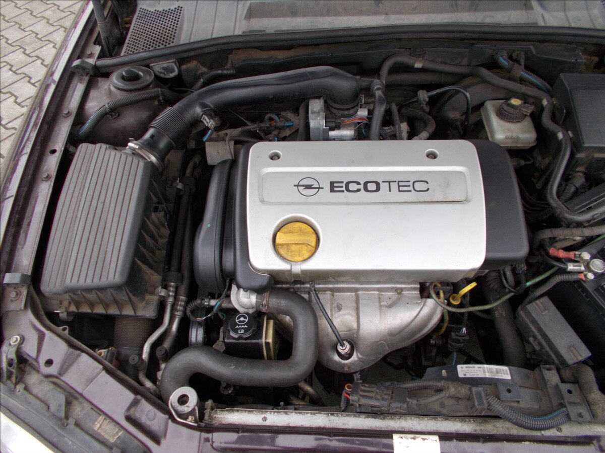 Opel Vectra Sedan 1,6 l 74 kw