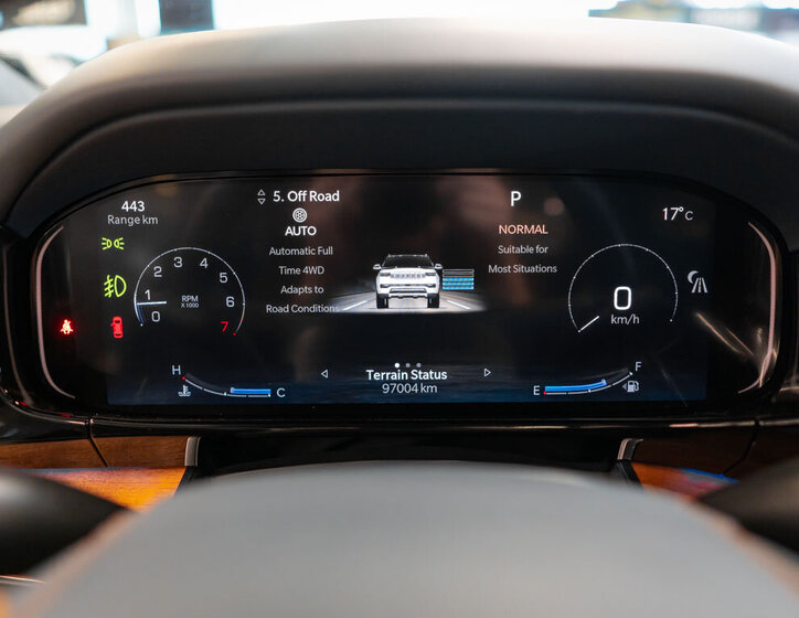 Jeep Grand Wagoneer 23