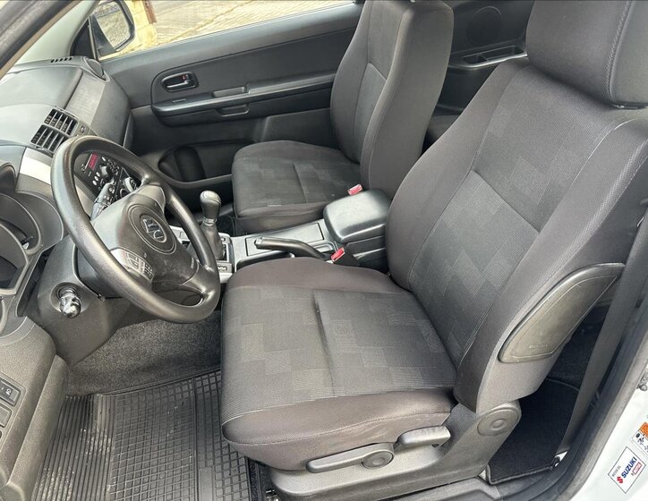 Suzuki Grand Vitara 12