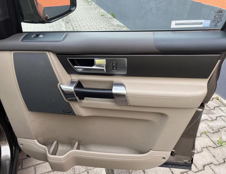 Land Rover Discovery 17