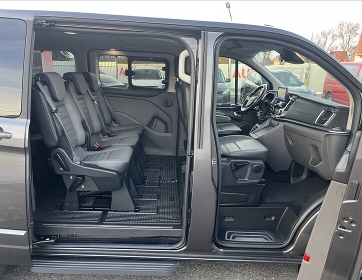 Ford Tourneo Custom 23