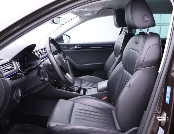 Škoda Superb 11