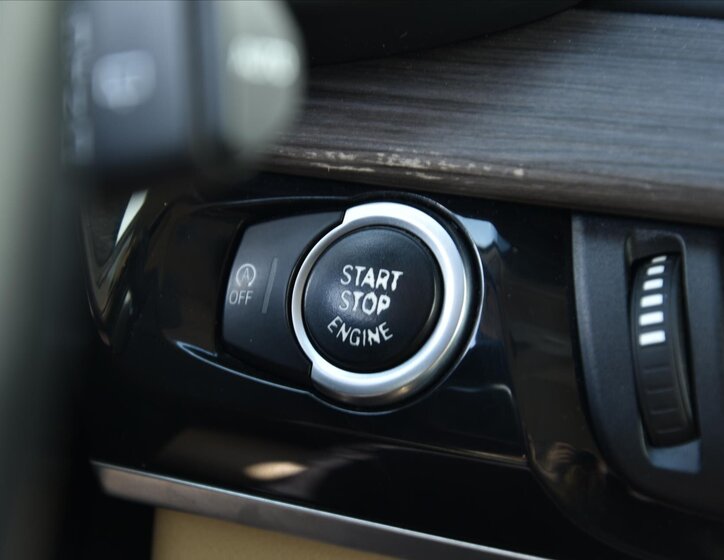 BMW X5 SUV / Terénní 3,0 l 230 kw