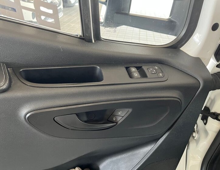 Mercedes-Benz Sprinter 8