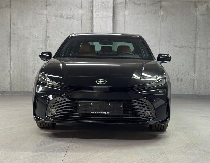 Toyota Camry Sedan / Limuzína 2,5 l 160 kw