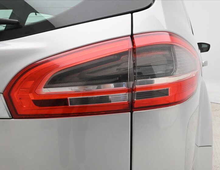 Ford S-MAX MPV 2,0 l 103 kw