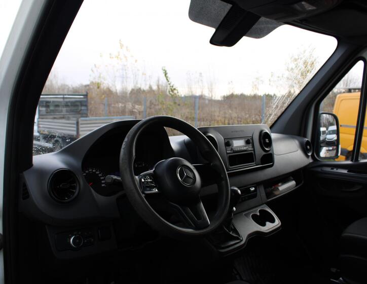 Mercedes-Benz Sprinter 9